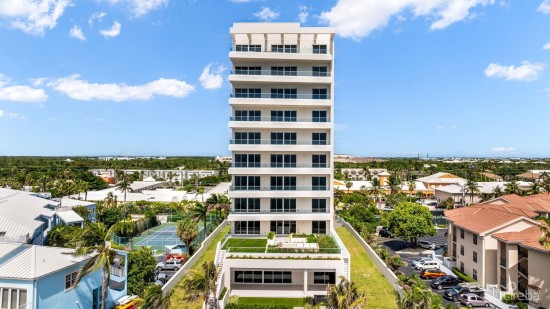 Aqua - Beachfront Residence #8, Seven Mile Beach