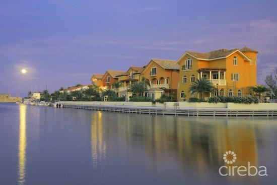 La Dolce Vita - Tuscan Style Canal Front Home