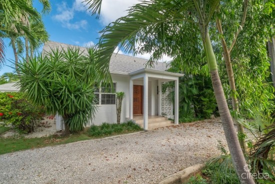 Quaint 3-bedroom Cottage  Off Seven Mile Beach Road