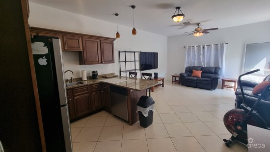 Spacious 1 Br With Deck - West Bay Palms